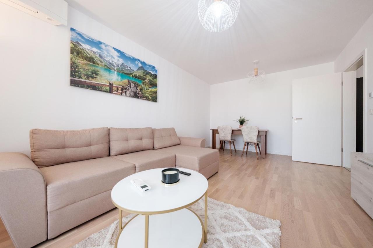 Brand New Luxury In The Heart Of Appartamento Braşov